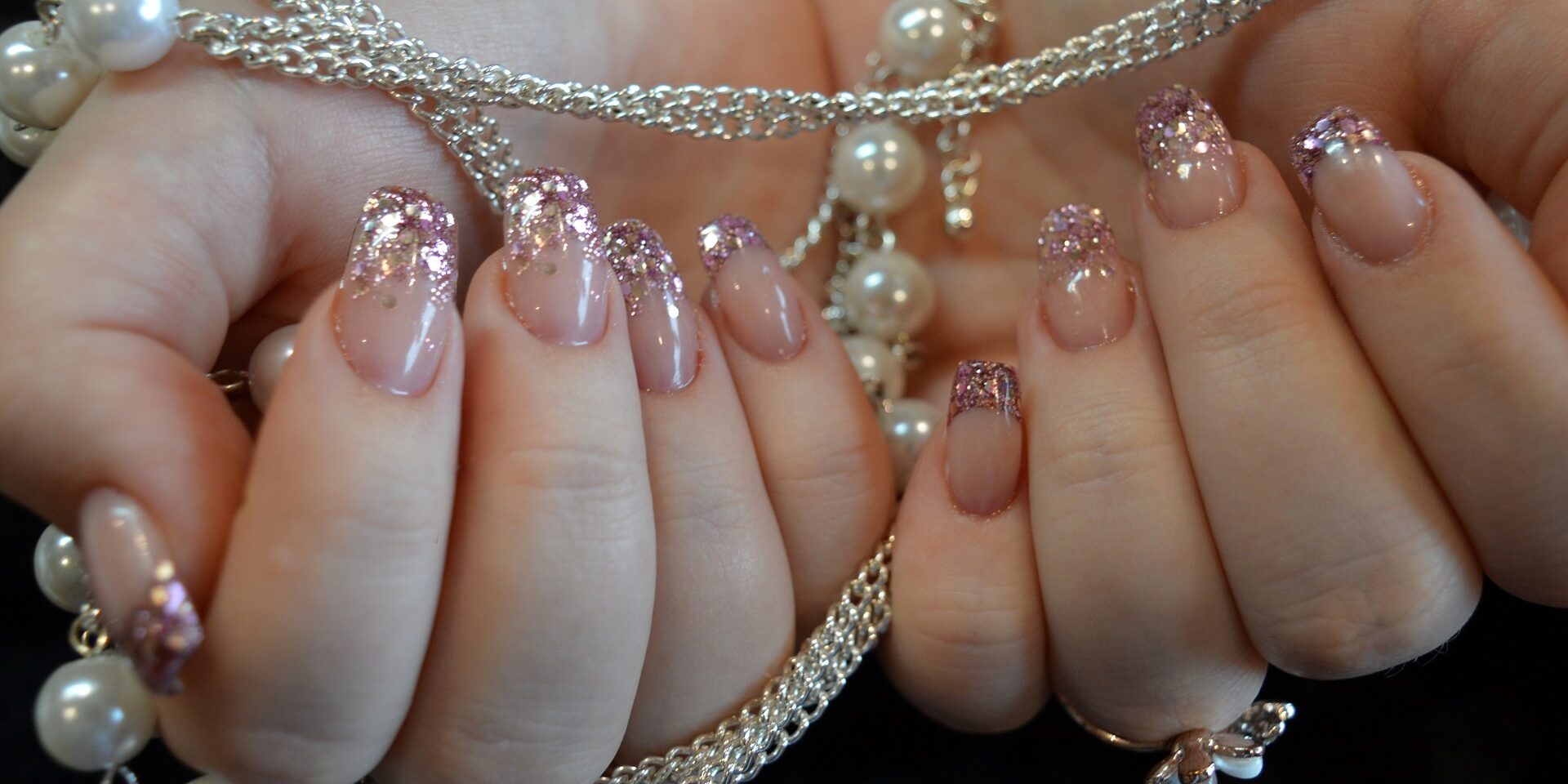middlepathspa_pink nails beautiful hands
