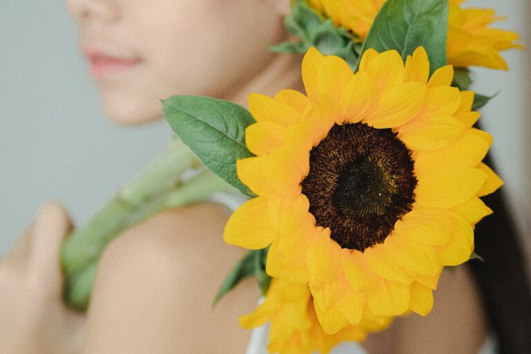 middlepathspa_shoulder massage shoulder massage technique